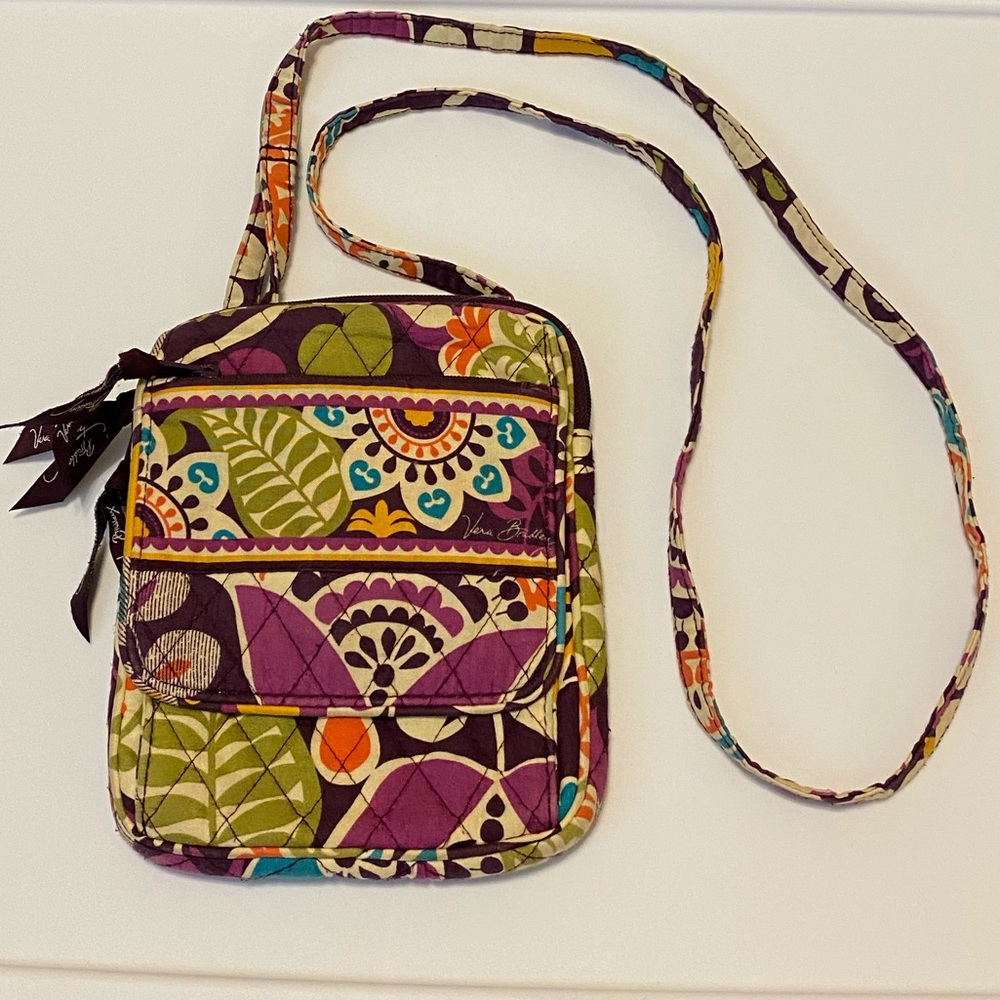LIKE NEW Vera Bradley Crossbody Purse